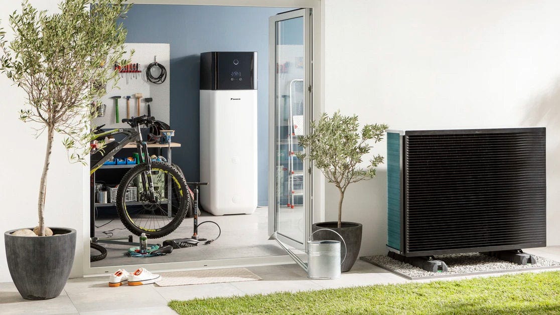 Daikin Altherma Außengerät mit Warmwasserspeicher
