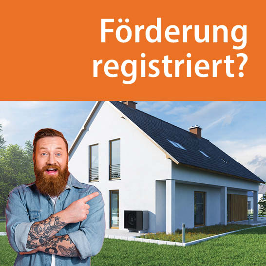 Mann mit Haus im Hintergrund