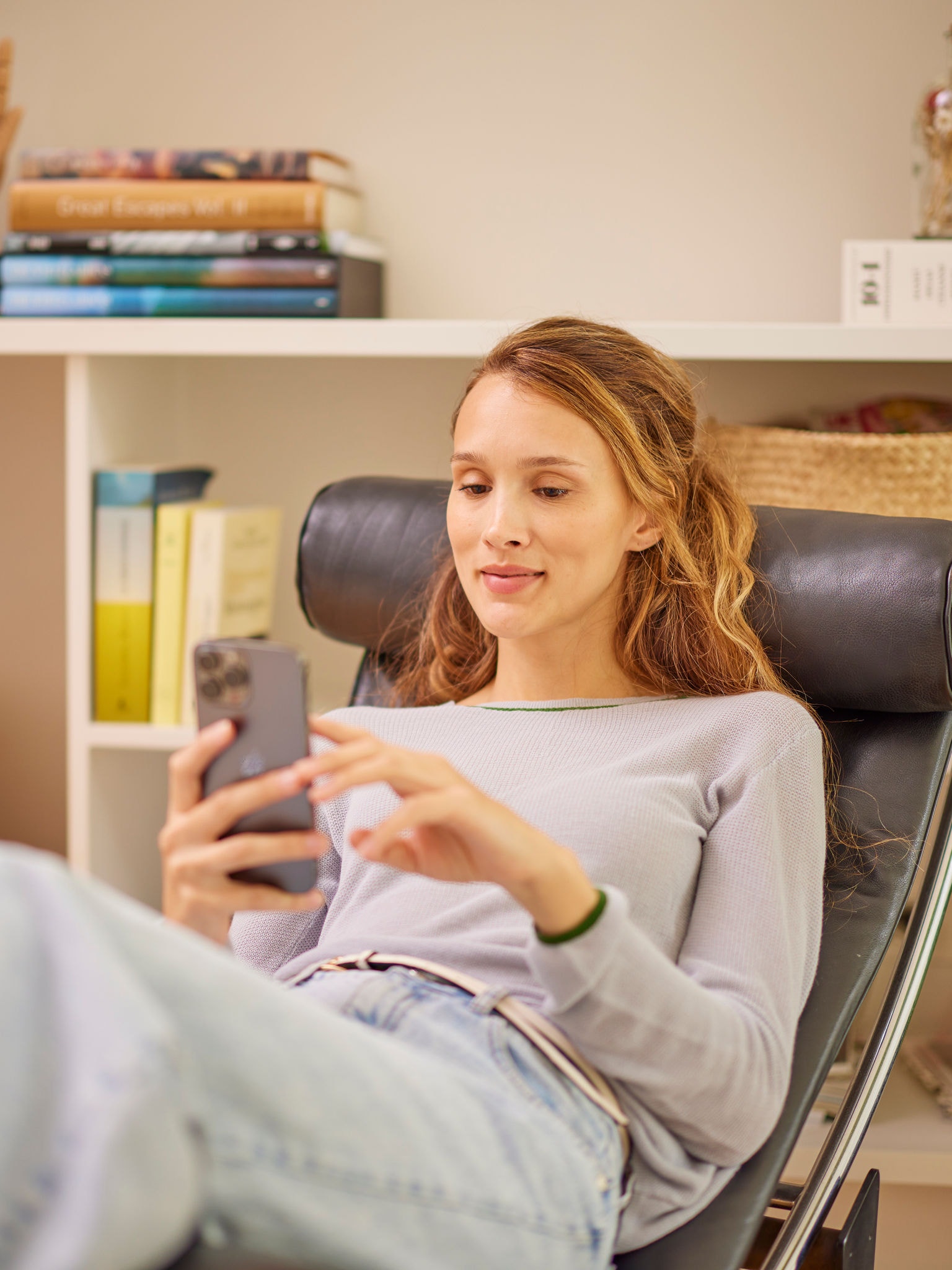 Eine Frau, die unter Pollenallergien leidet