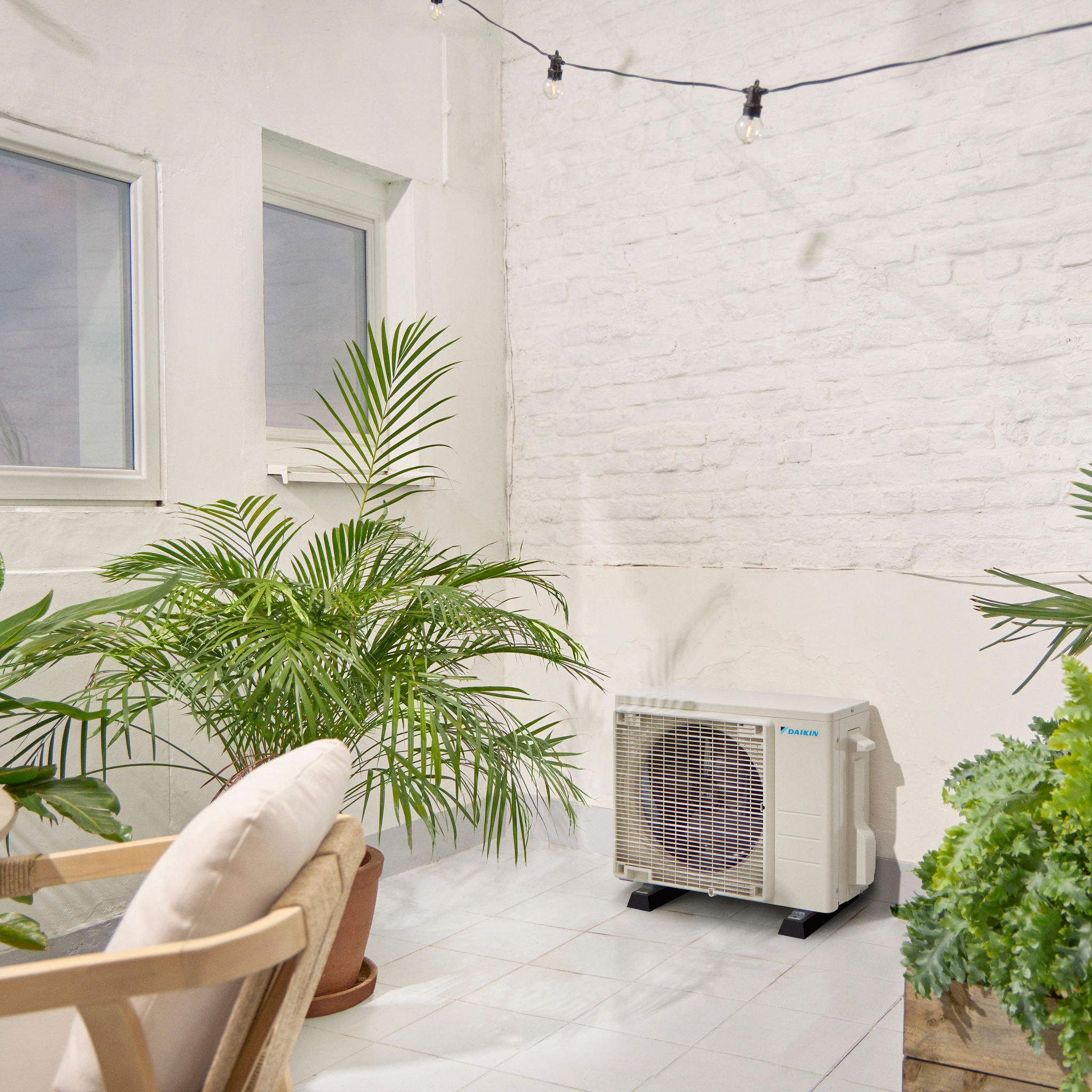 Ein Außengerät auf einer gemütlichen Terrasse