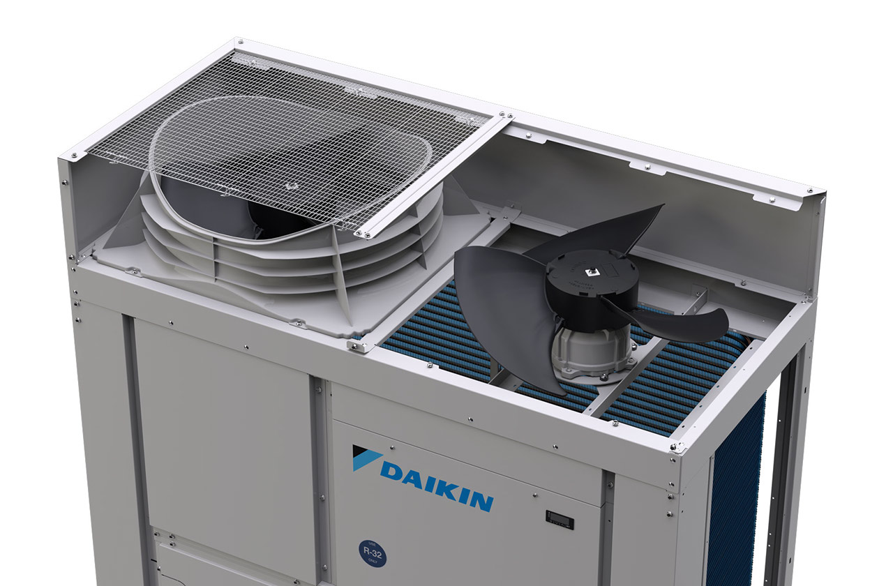 Kleiner Inverter-Kaltwassersatz mit R-32 für 32 bis 50 kW